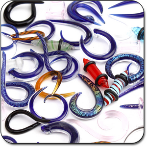 VALUE PACK OF MIX PYREX PLUGS TUNNELS FISH HOOKS SPIRALS AND CLAWS - PACK OF 200 PCS